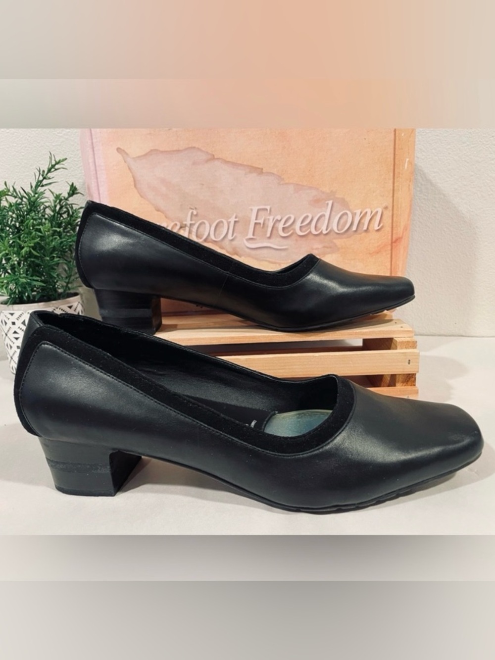 Barefoot Freedom “Alicia” Black Leather Flats Slip-On Design | Square Toe | EUC
